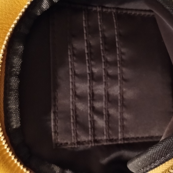 NWOT INICAT 5-Way Crossbody Sling Waist or Shoulder Bag - Picture 14 of 17